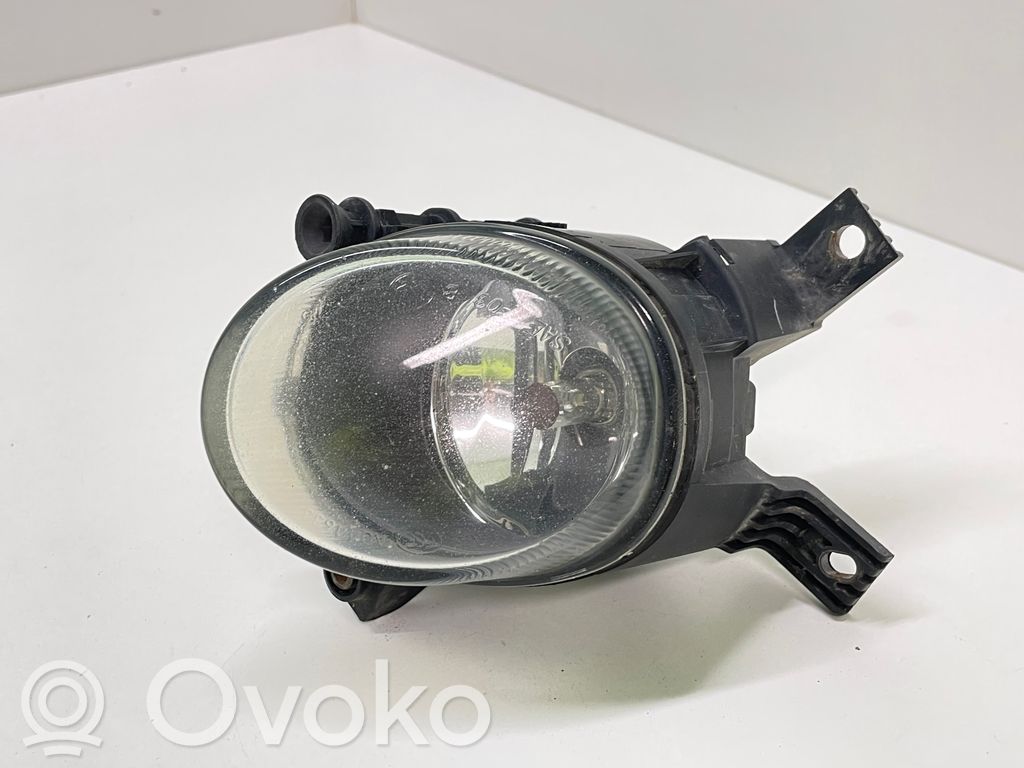Audi A4 S4 B7 8E 8H Światło przeciwmgłowe przednie 