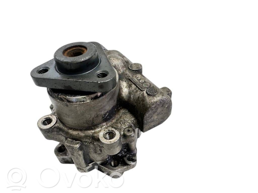 Audi A4 S4 B7 8E 8H Ohjaustehostimen pumppu 