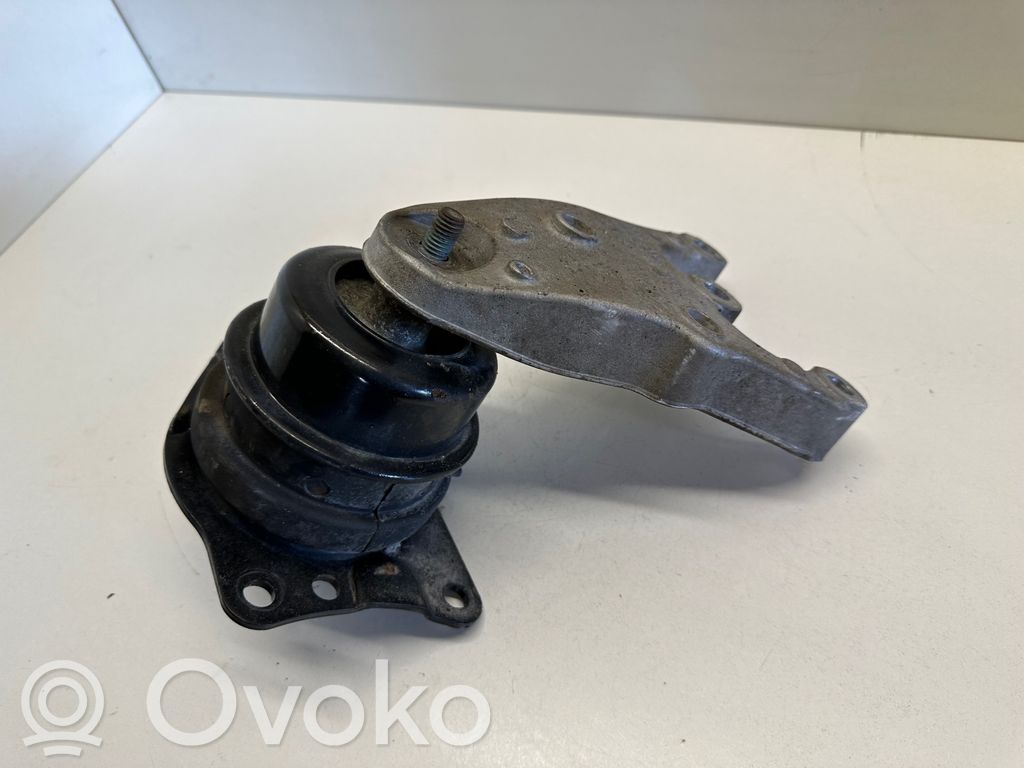 Volkswagen Polo Engine mount bracket 