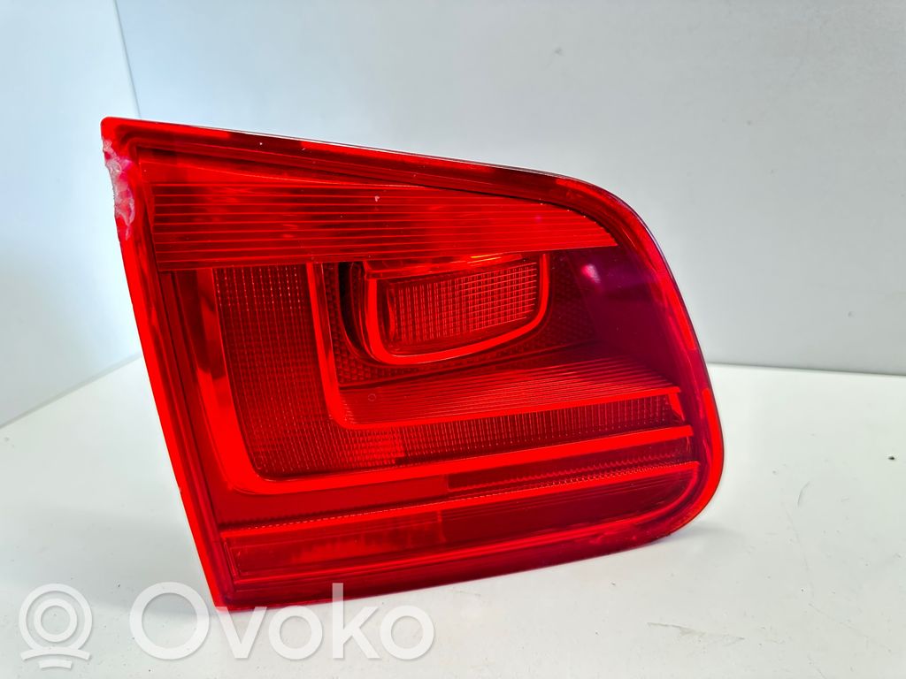 Lampy tylnej klapy bagażnika   5N0945093G