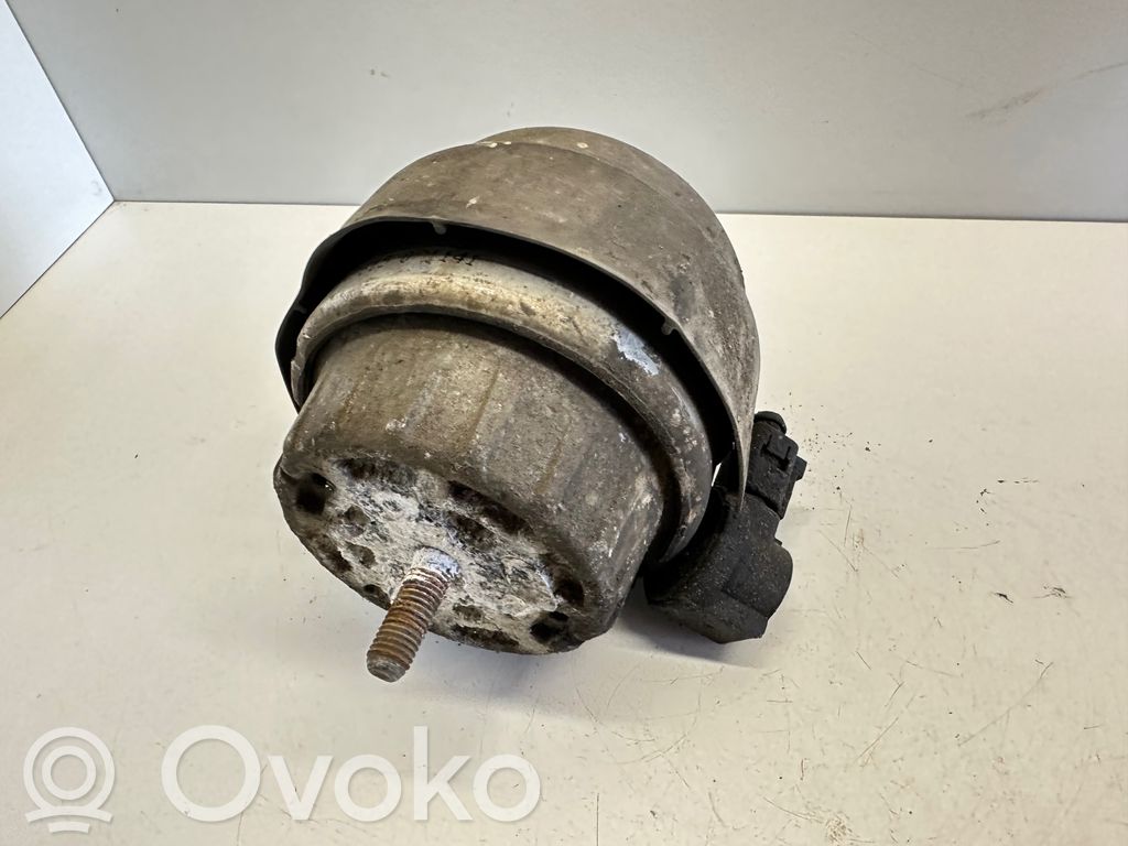 Audi A6 S6 C6 4F Engine mount bracket 