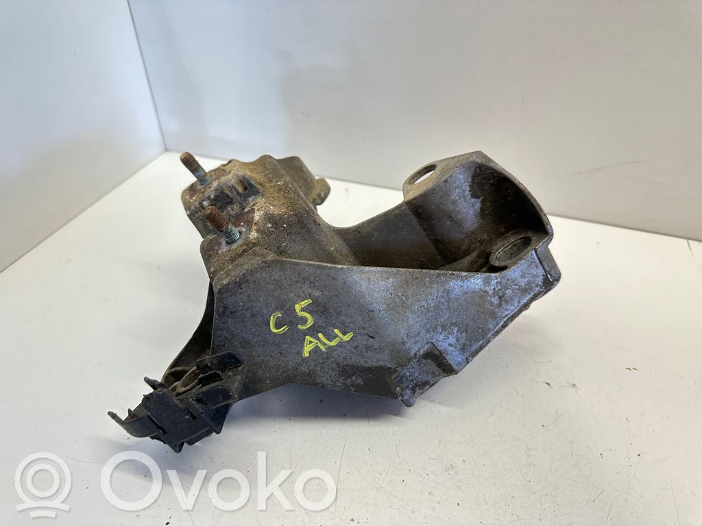 Audi A6 Allroad C5 Engine mounting bracket 