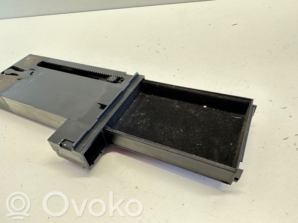 Audi A4 S4 B7 8E 8H Pólka deski rozdzielczej 