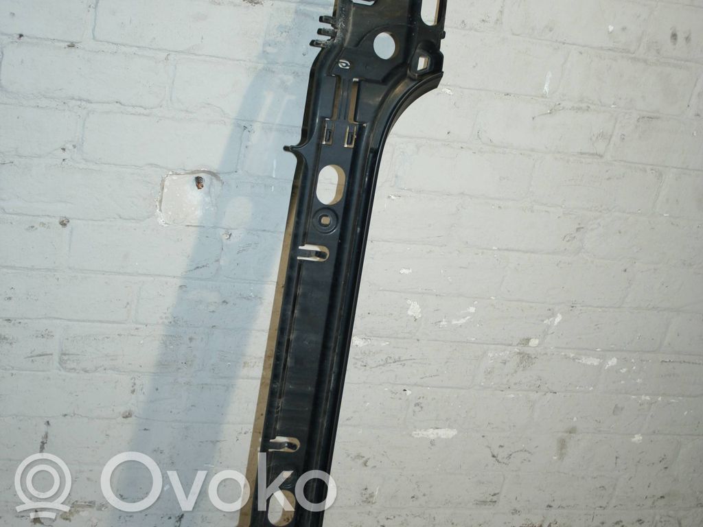 Rear bumper mounting bracket