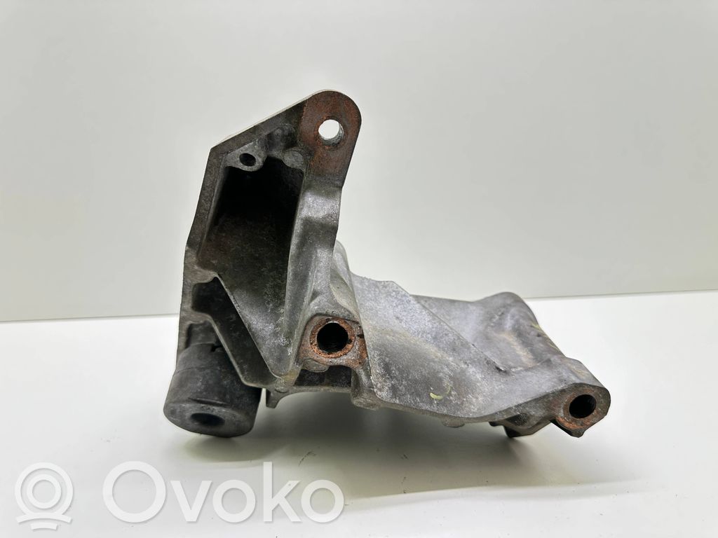 Volvo S80 Engine mounting bracket 