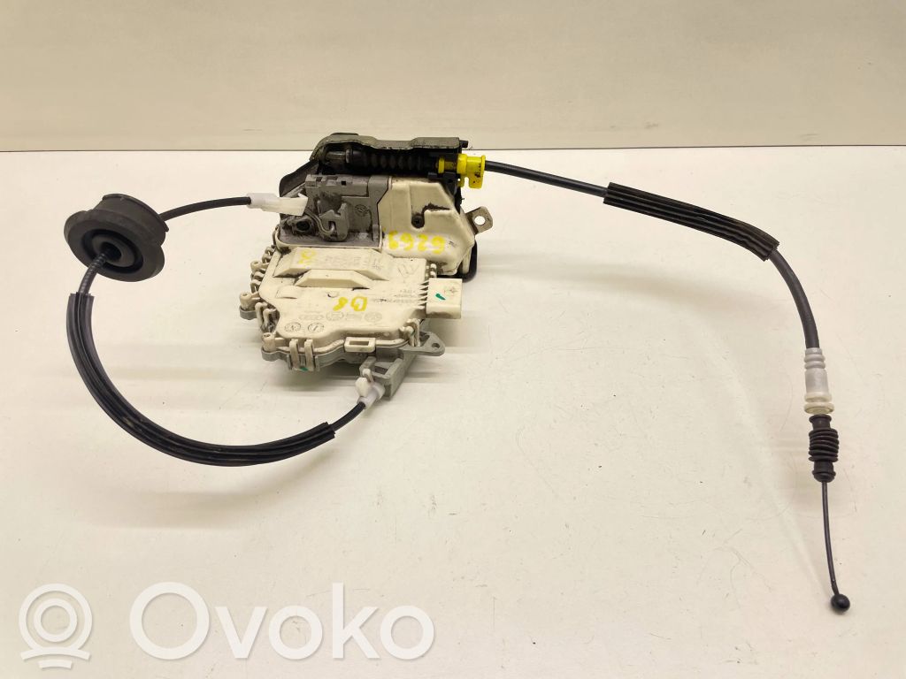 Audi A4 S4 B8 8K Rear door lock 