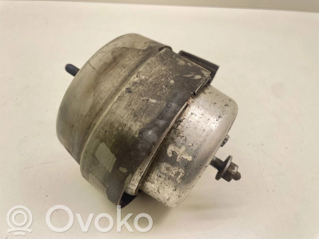 Engine mount bracket   8D0199382,123108,041112,8D0199379C,8D0199382AP,8D0199382AR,8D0199382B,8D0199382C,8D0199382G,8D0199382K,8D0199382M,8D0199382S