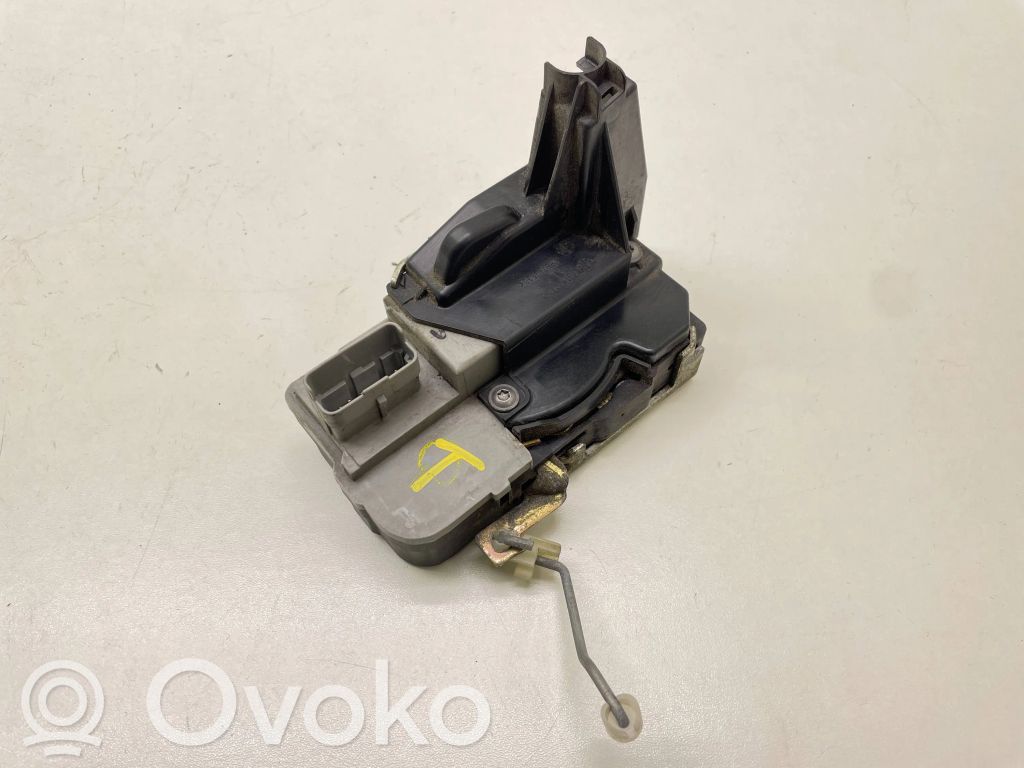 Peugeot 307 Priekšpusē slēdzene 