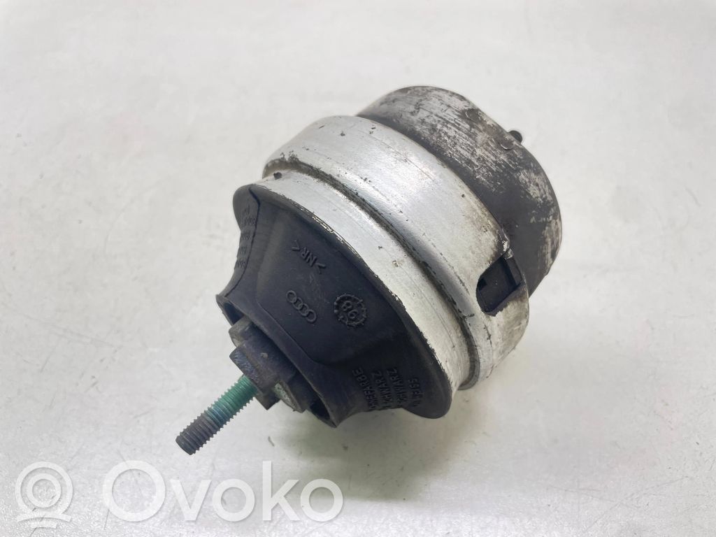 Audi A4 S4 B5 8D Engine mount bracket 