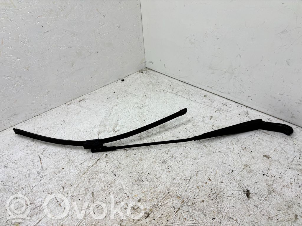Peugeot 407 Front wiper blade arm 