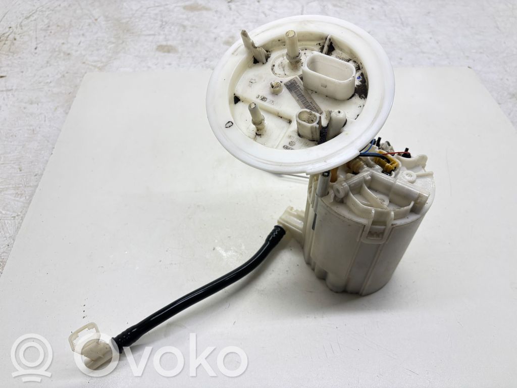 Audi A4 S4 B8 8K Polttoainesäiliön pumppu 