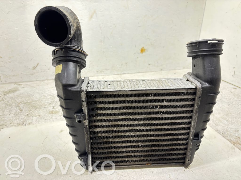 Volkswagen PASSAT B5.5 Interkūlerio radiatorius 