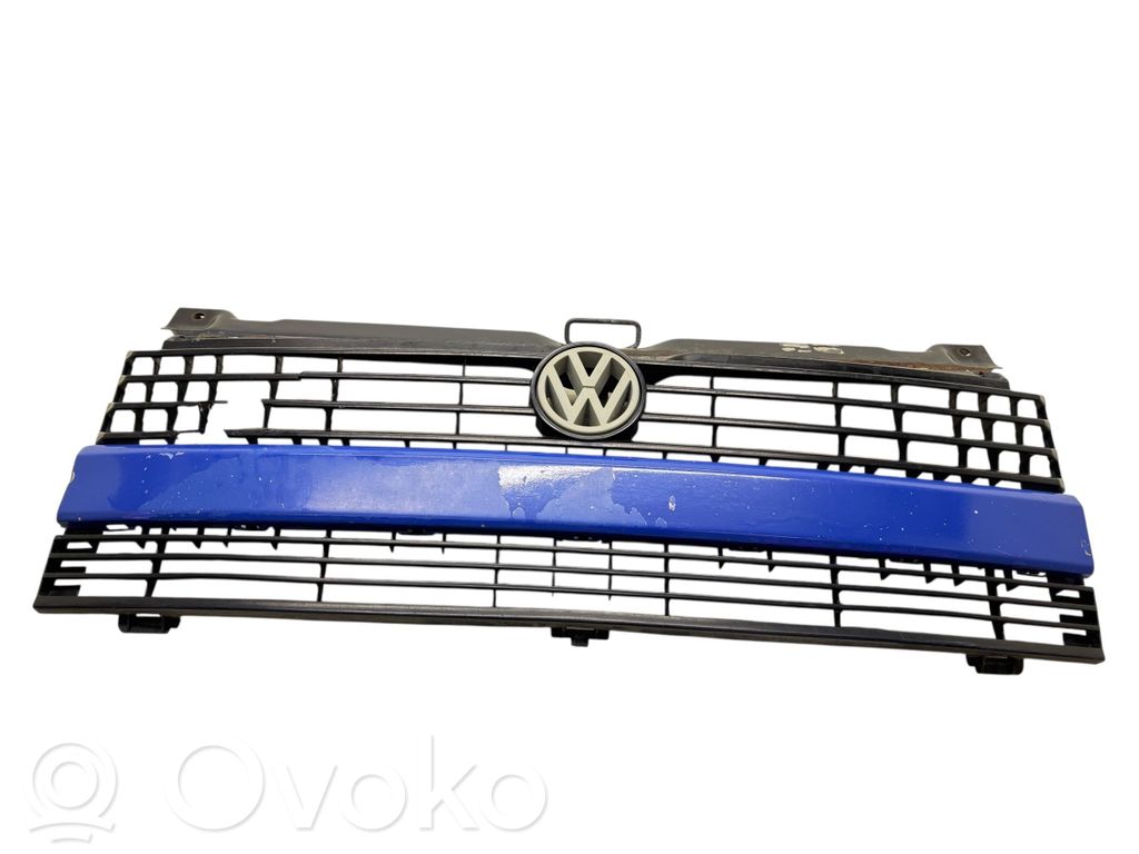 Volkswagen Multivan T4 Etupuskurin ylempi jäähdytinsäleikkö 