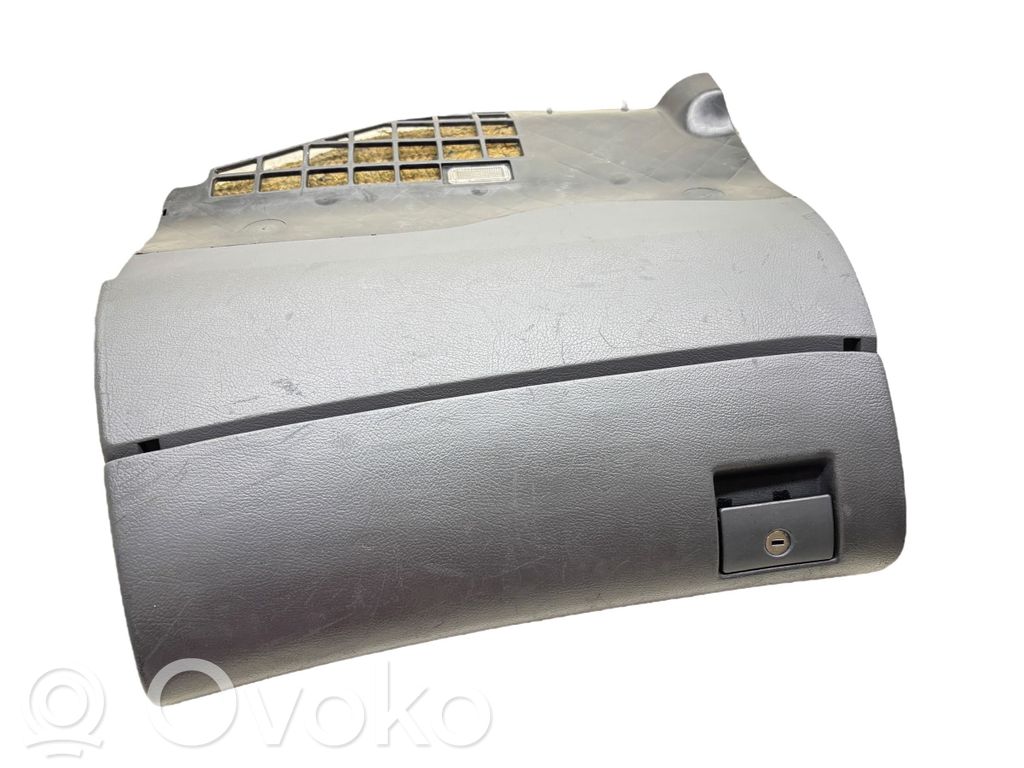 Audi A4 S4 B5 8D Daiktadėžė 