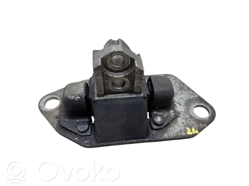 Engine mount bracket   30748811