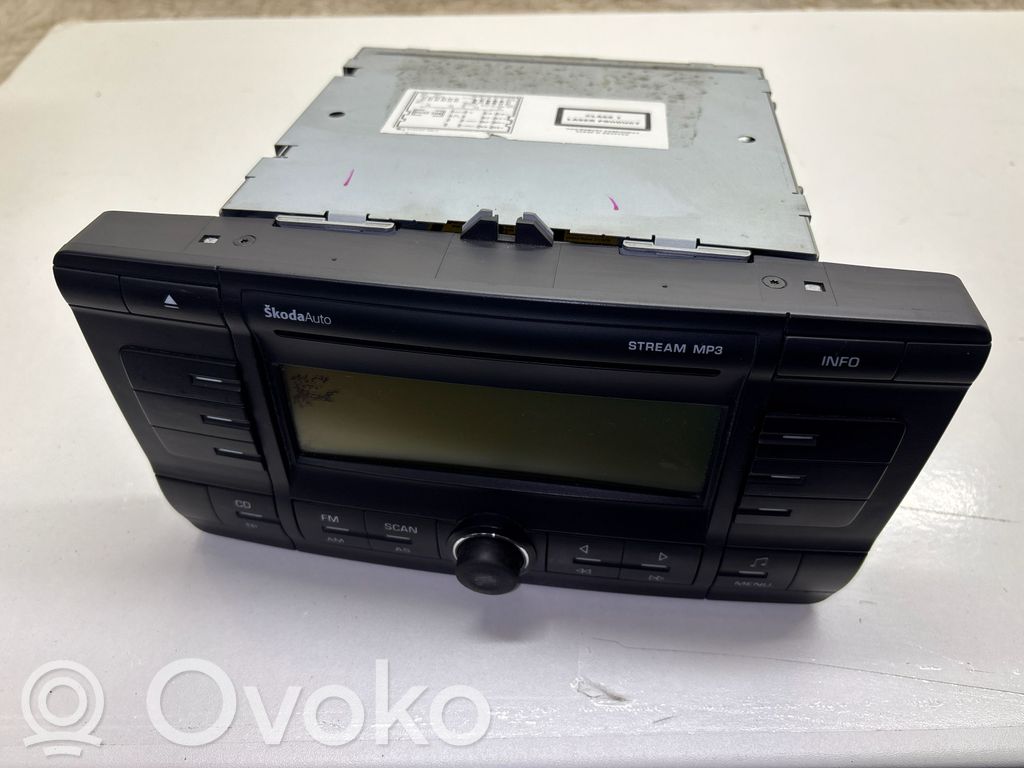 Skoda Octavia Mk2 (1Z) Panel / Radioodtwarzacz CD/DVD/GPS 
