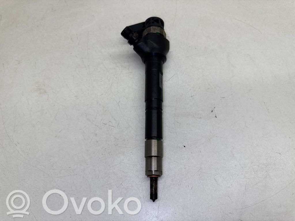 Volkswagen PASSAT B7 Inyector de combustible 