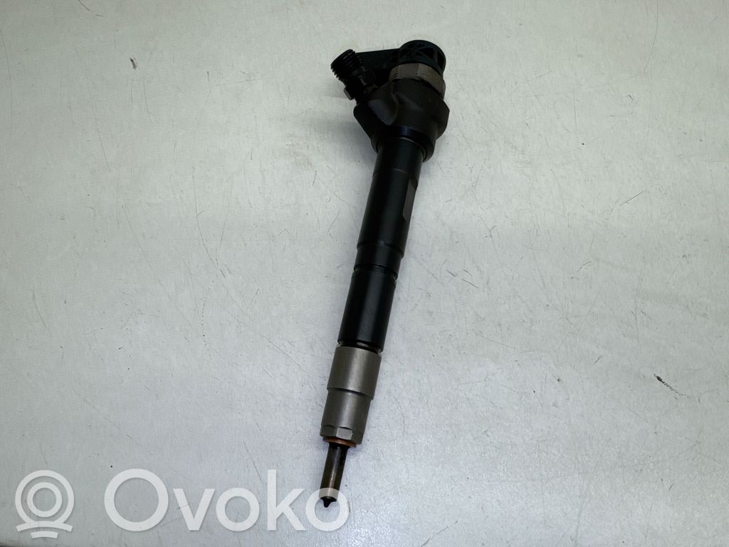 Volkswagen PASSAT B7 Wtryskiwacz paliwa 