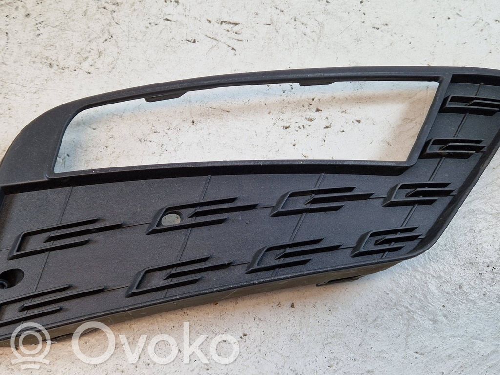 Seat Leon (5F) Etusumuvalon ritilä 