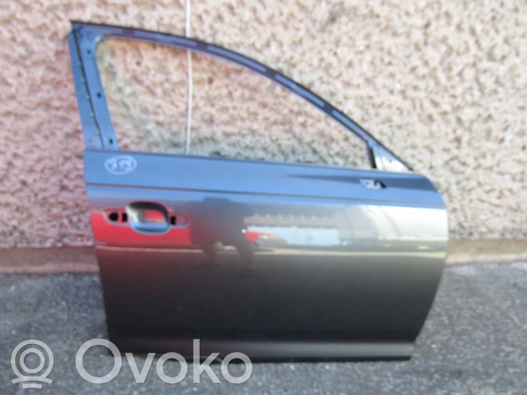 Drzwi przednie   8W0831052