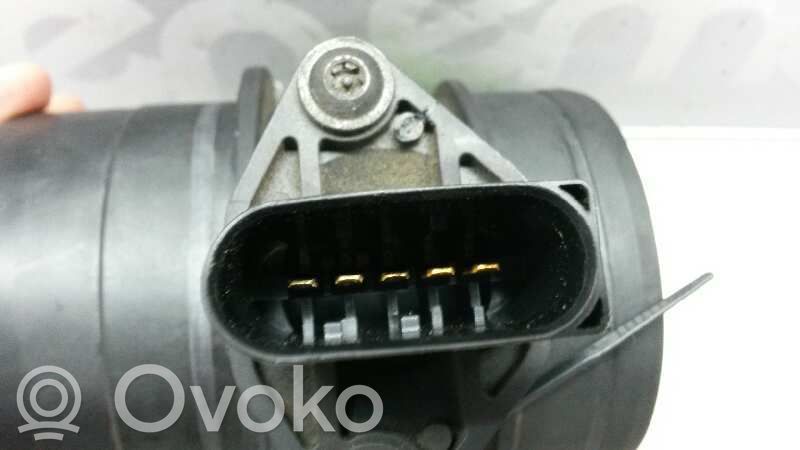 Volkswagen PASSAT B5 Przepływomierz masowy powietrza MAF 