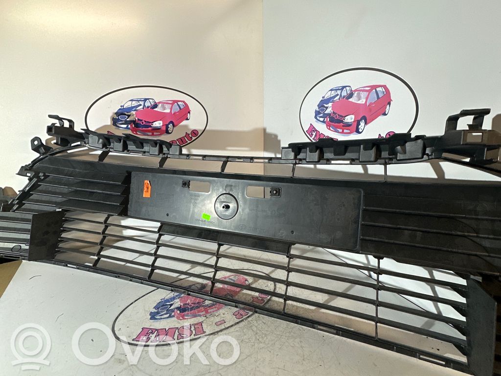 Front bumper lower grill   5311202B50