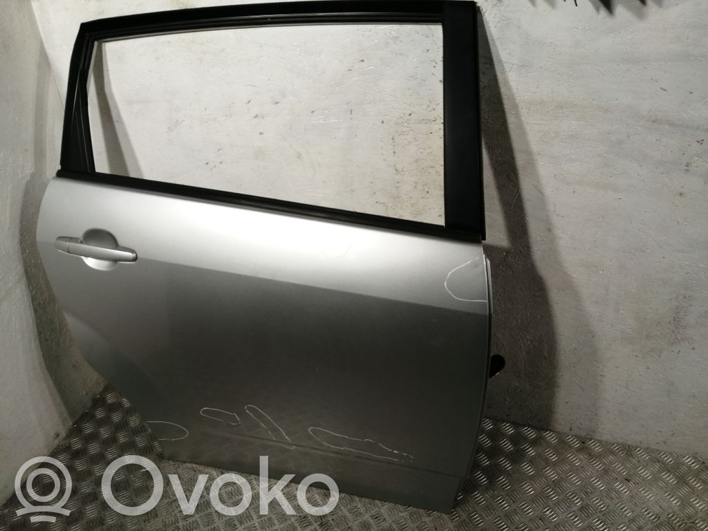 Toyota Corolla Verso AR10 Puerta trasera 