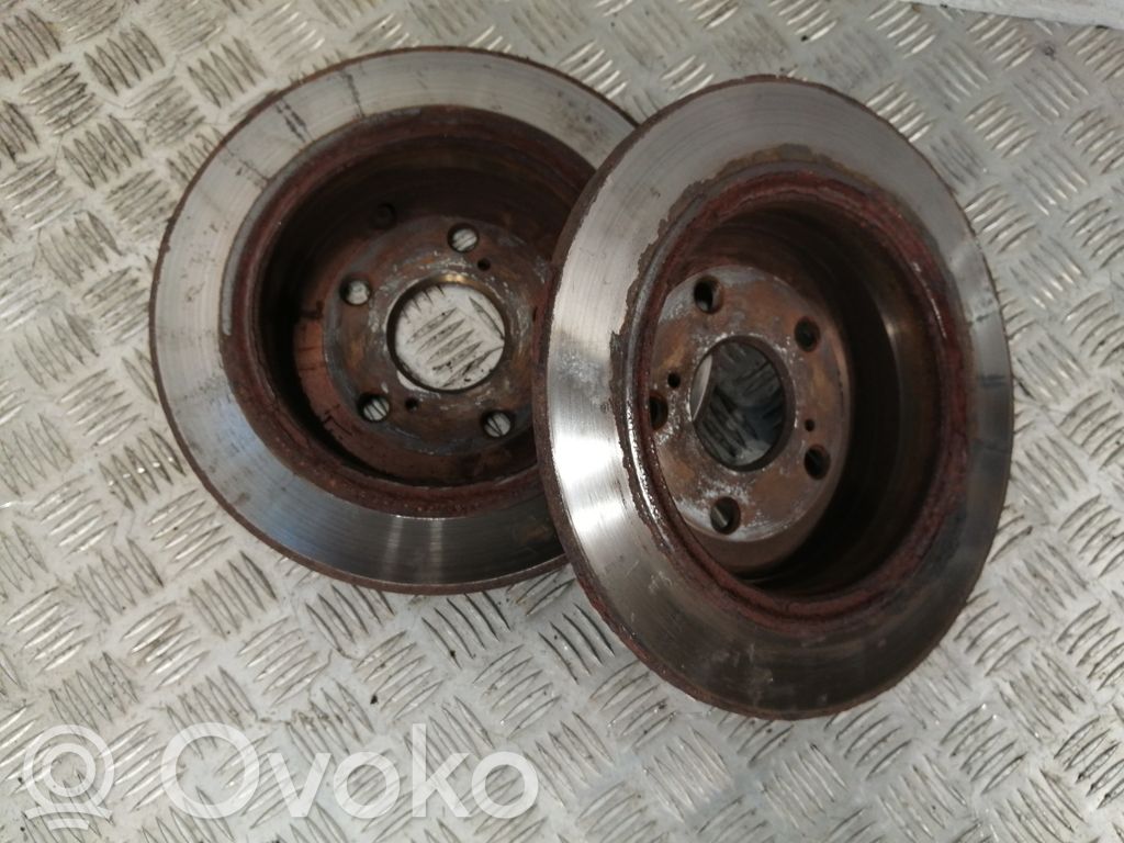 Toyota Corolla Verso AR10 Takajarrulevy 