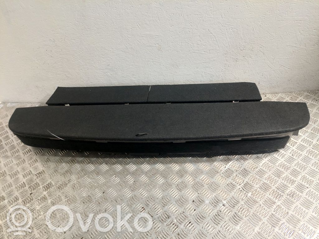 Toyota Corolla Verso AR10 Guantera en el maletero 