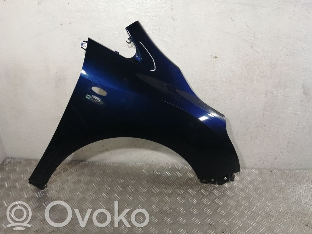 Toyota Verso Sparnas 