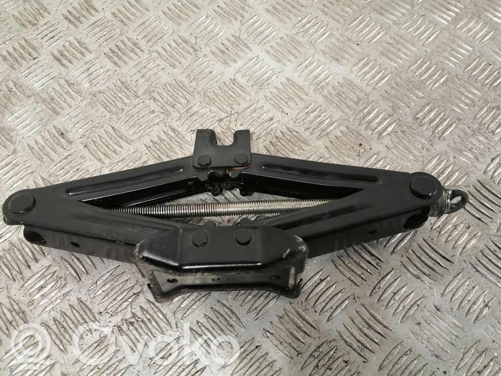 Toyota Corolla Verso AR10 Tunkki 