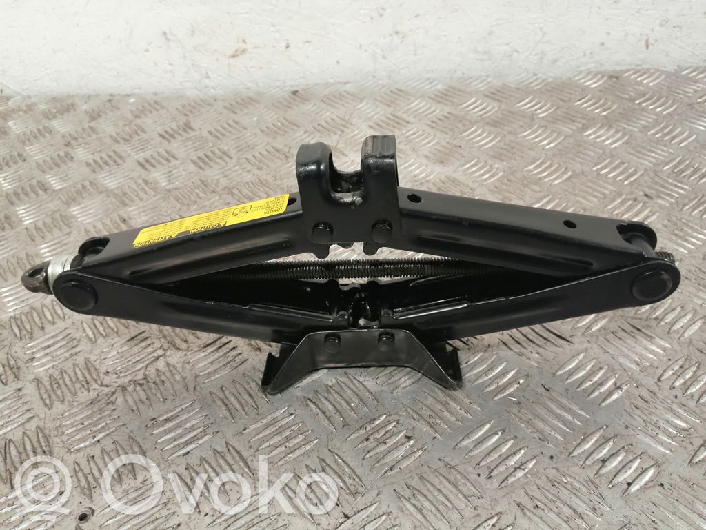 Toyota Corolla Verso AR10 Tunkki 
