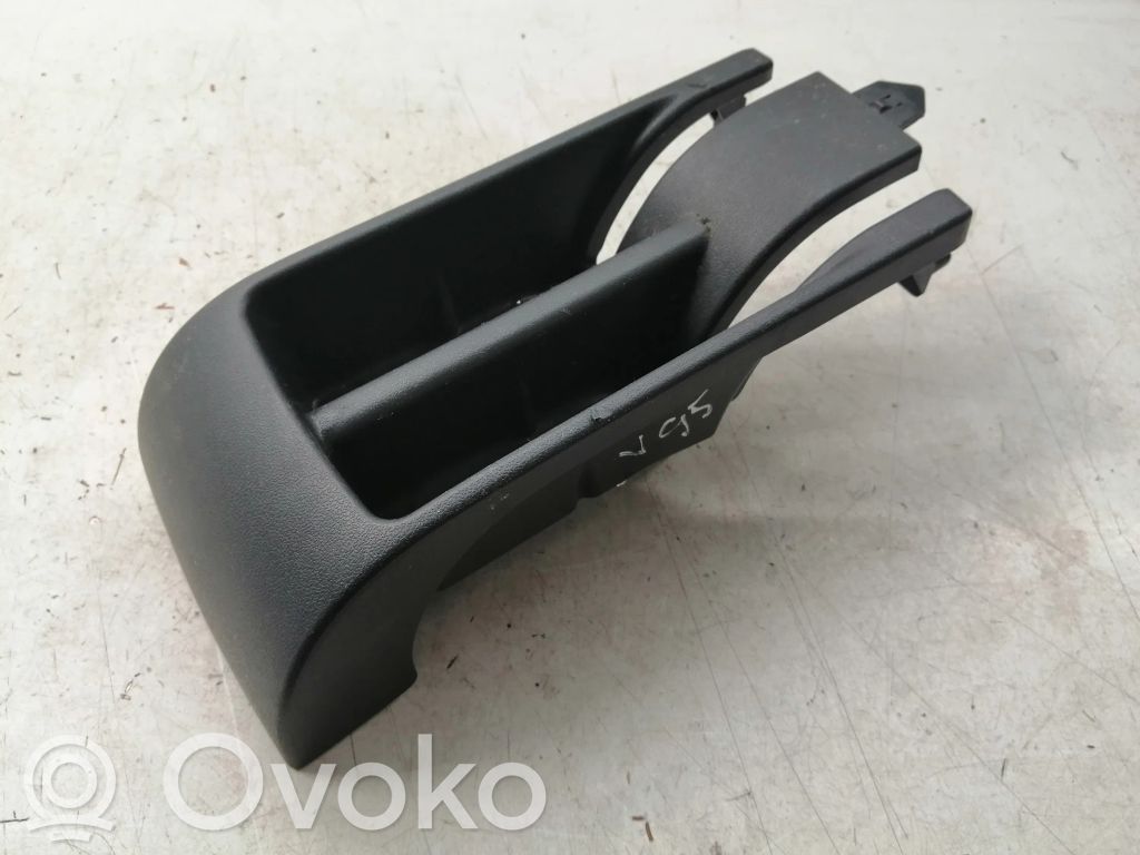 Toyota Verso Takaistuimen kiskon suojalista 
