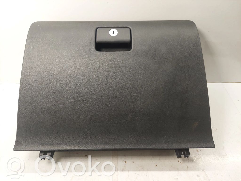 Toyota Corolla Verso AR10 Boite à gants 