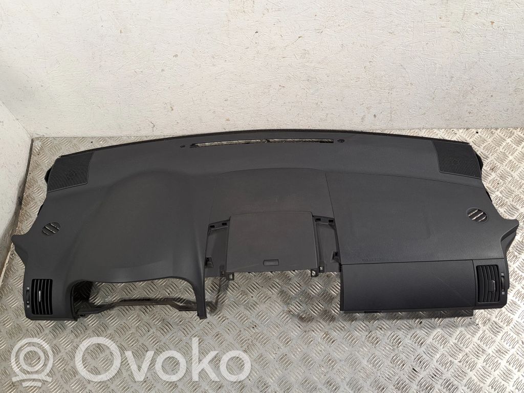 Toyota Corolla Verso AR10 Панель 