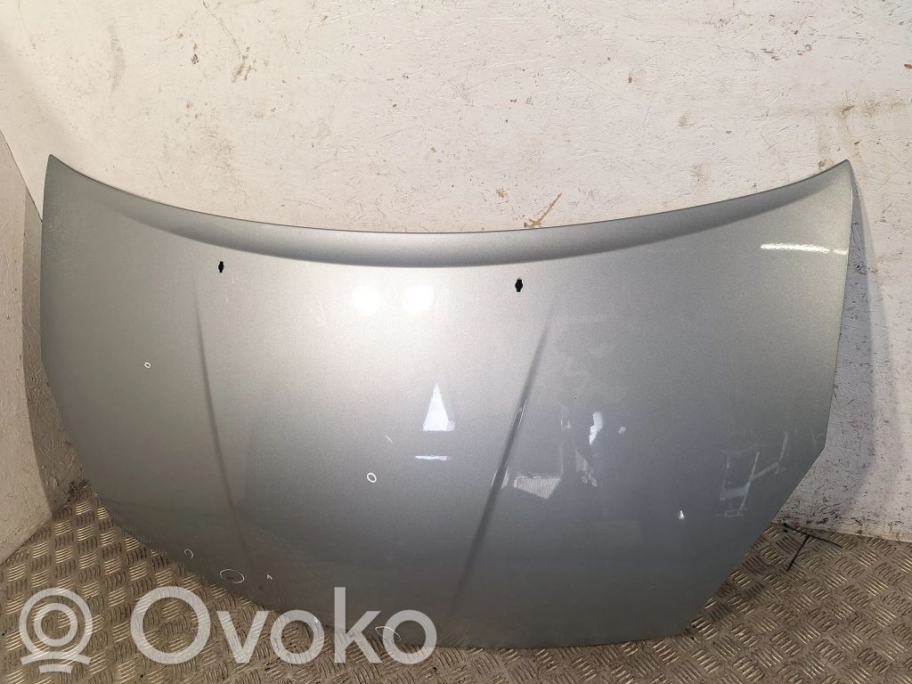 Toyota Corolla Verso AR10 Konepelti 