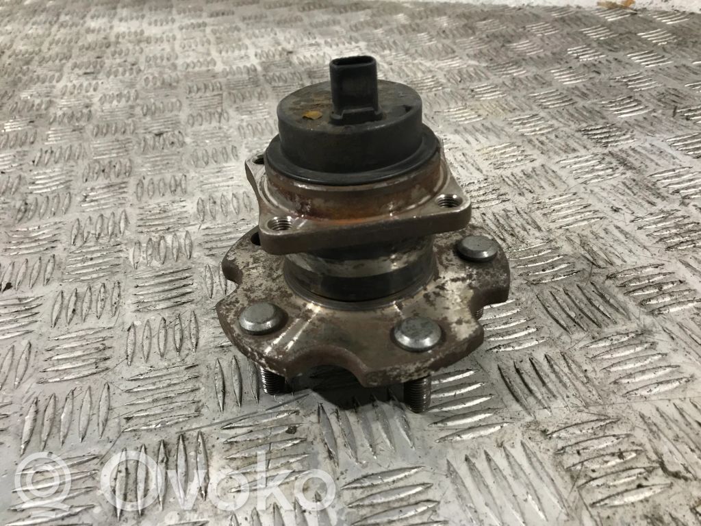 Toyota Avensis T250 Piasta koła tylnego 