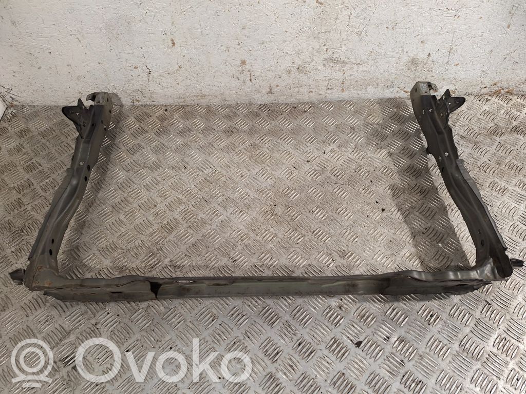 Toyota Auris 150 Pas przedni 
