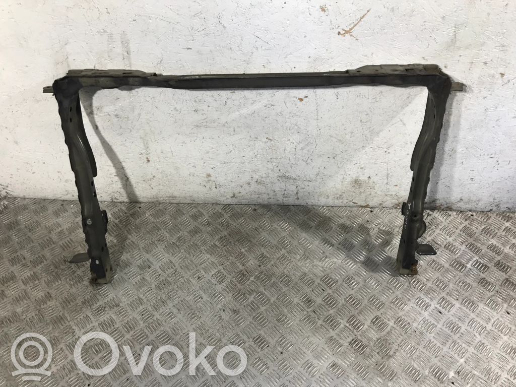 Toyota Auris 150 Pas przedni 