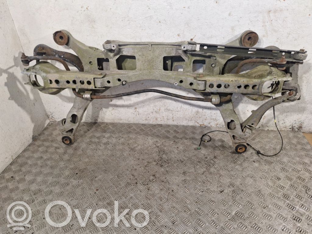 Volvo V70 Galinis traversas 