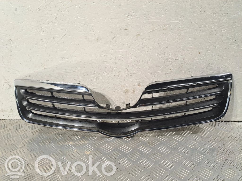 Toyota Avensis T250 Grotelės viršutinės 