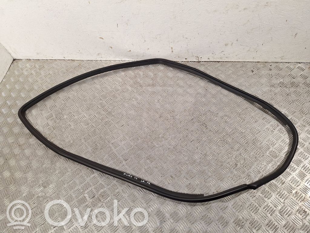 Toyota Auris 150 Gumowa uszczelka drzwi przednich 
