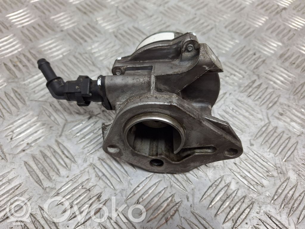 Nissan Juke I F15 Vacuum pump 
