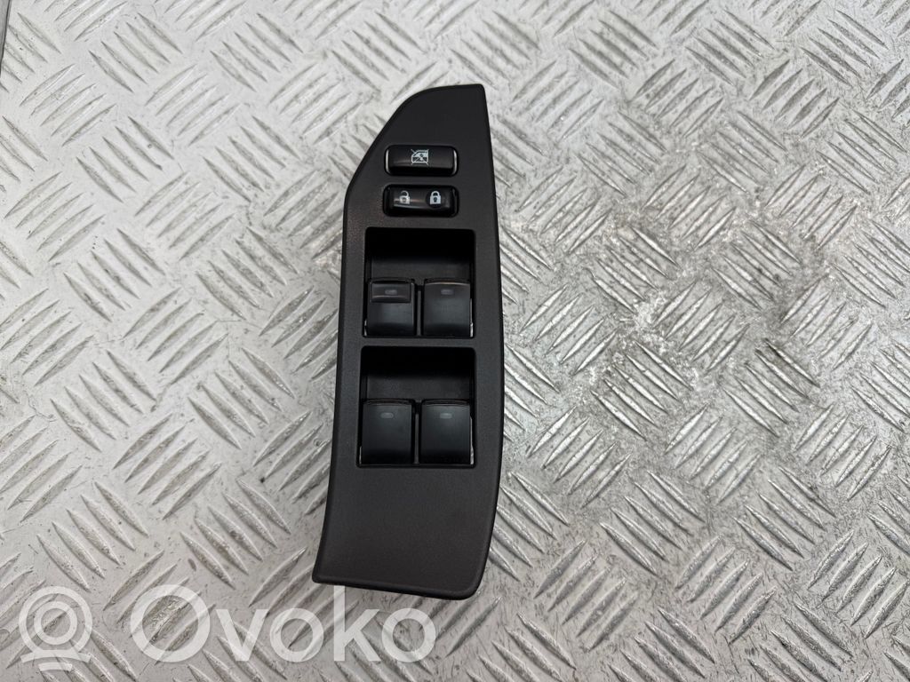 Toyota Verso Przyciski szyb 