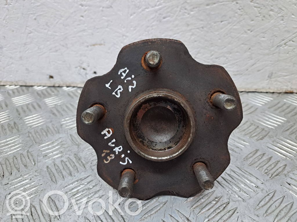 Toyota Auris 150 Taka-akselin pyöräntuenta 