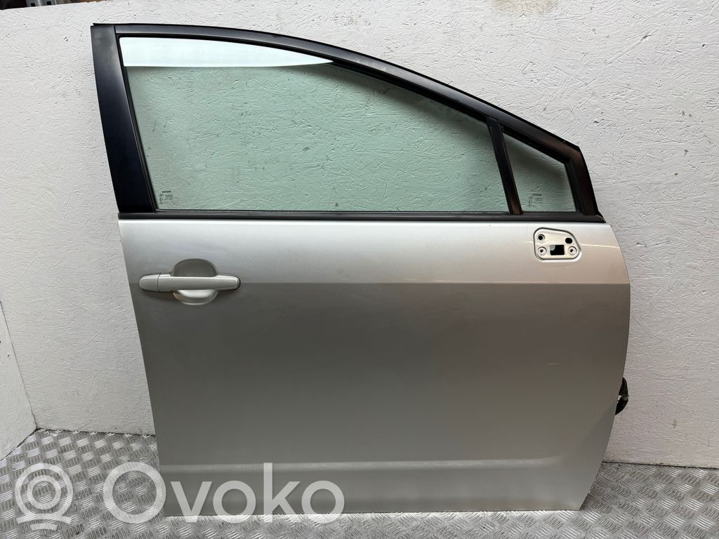 Toyota Corolla Verso AR10 Puerta delantera 