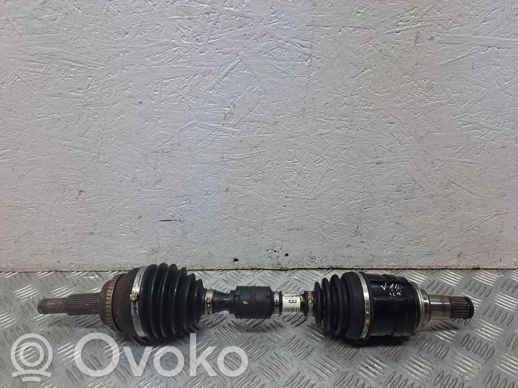 Toyota Corolla Verso AR10 Półoś przednia 