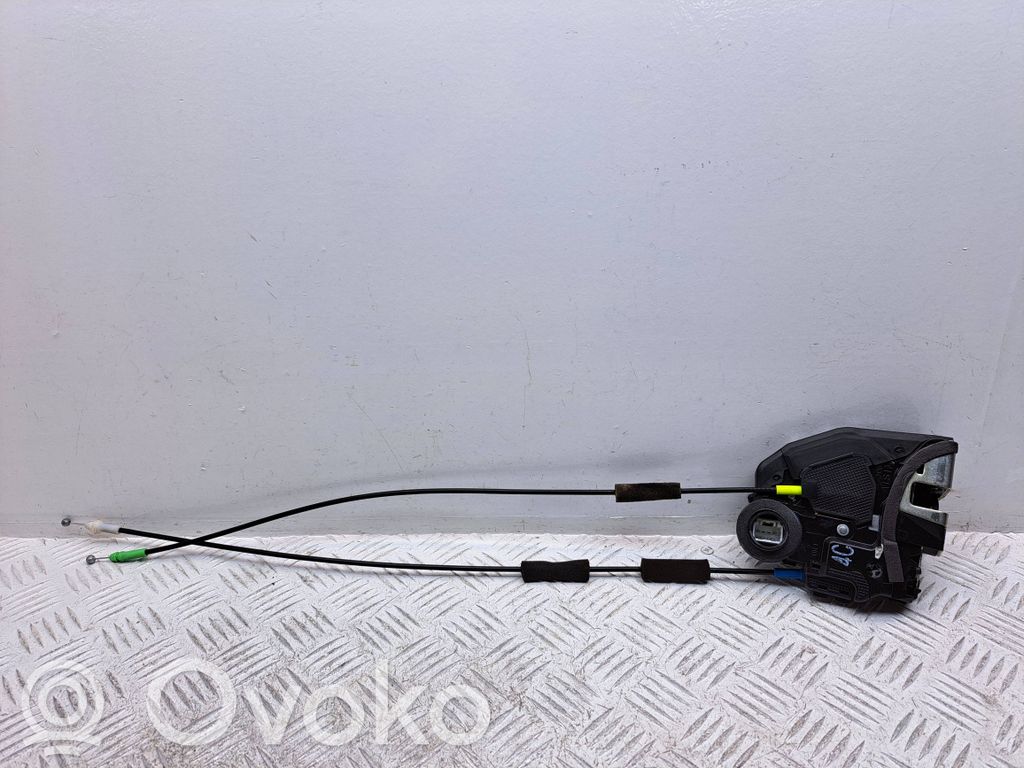 Toyota Avensis T270 Zamek drzwi tylnych 