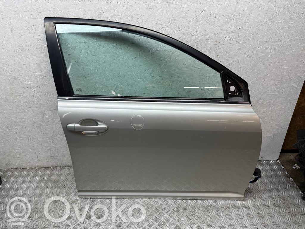 Toyota Avensis T250 Drzwi przednie 