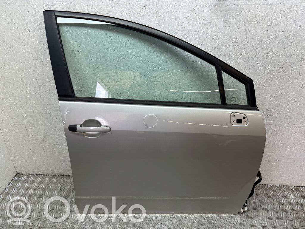 Toyota Corolla Verso AR10 Дверь 